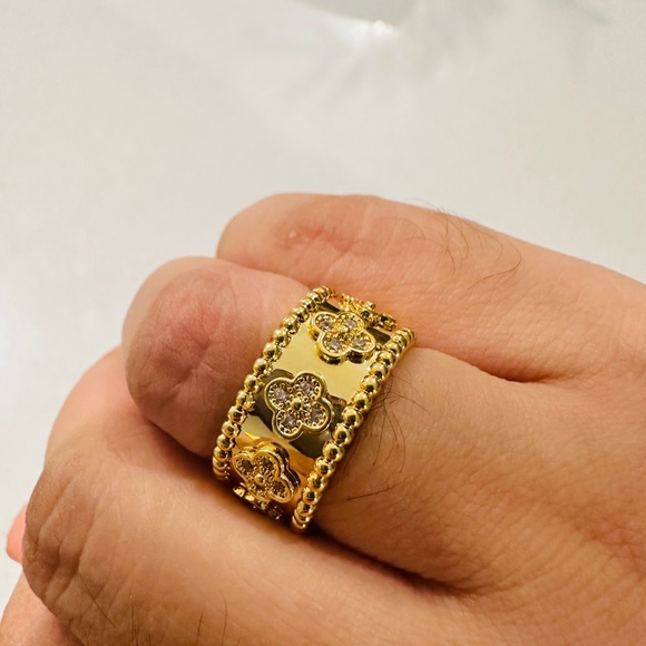 Van Cleef & Arpels Gold Ring with Silver Accents no box - Picture 4 of 4